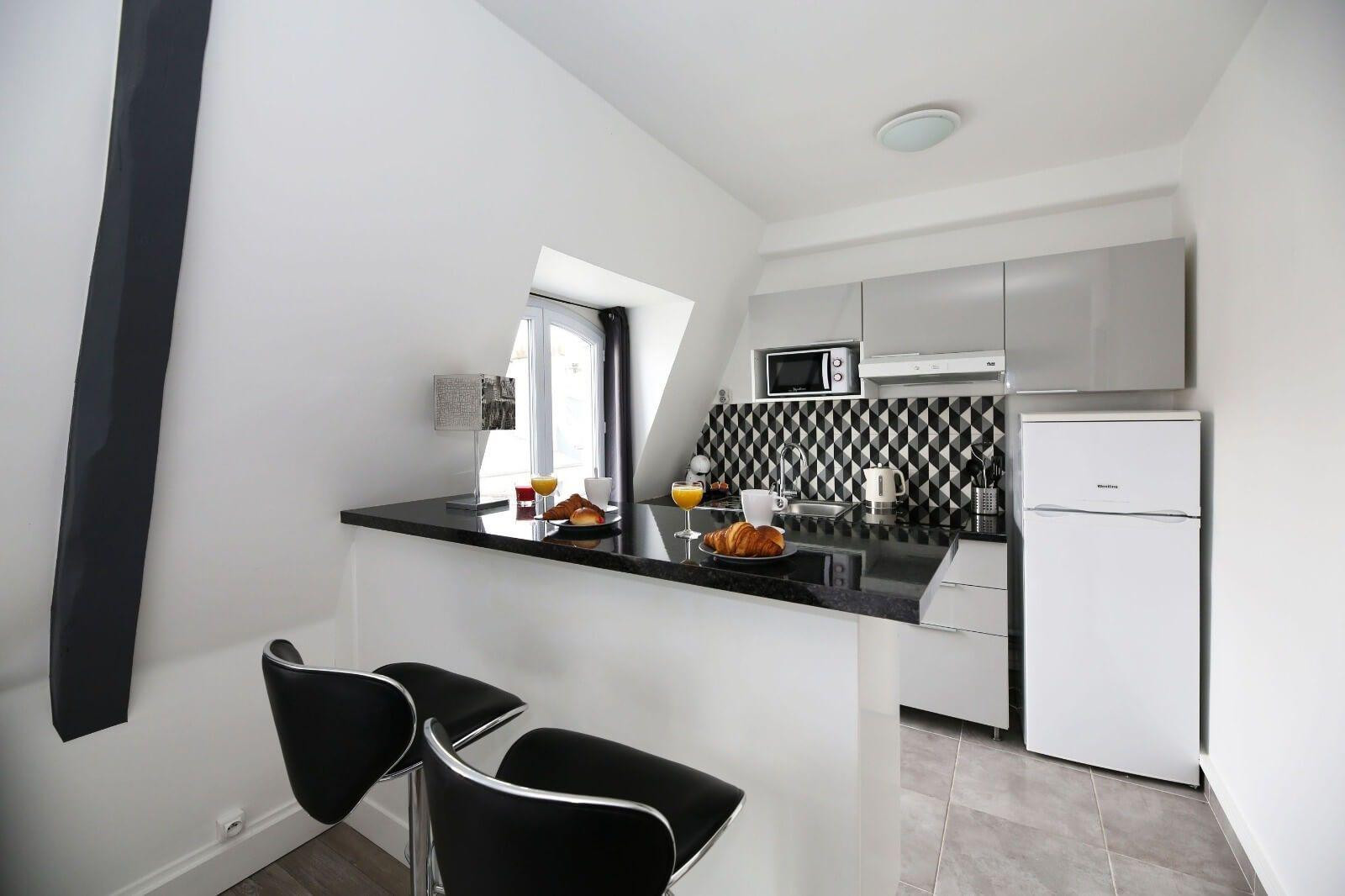 
                                                Location
                                                 Superbe studio meublé 23m² proche marché Poncelet