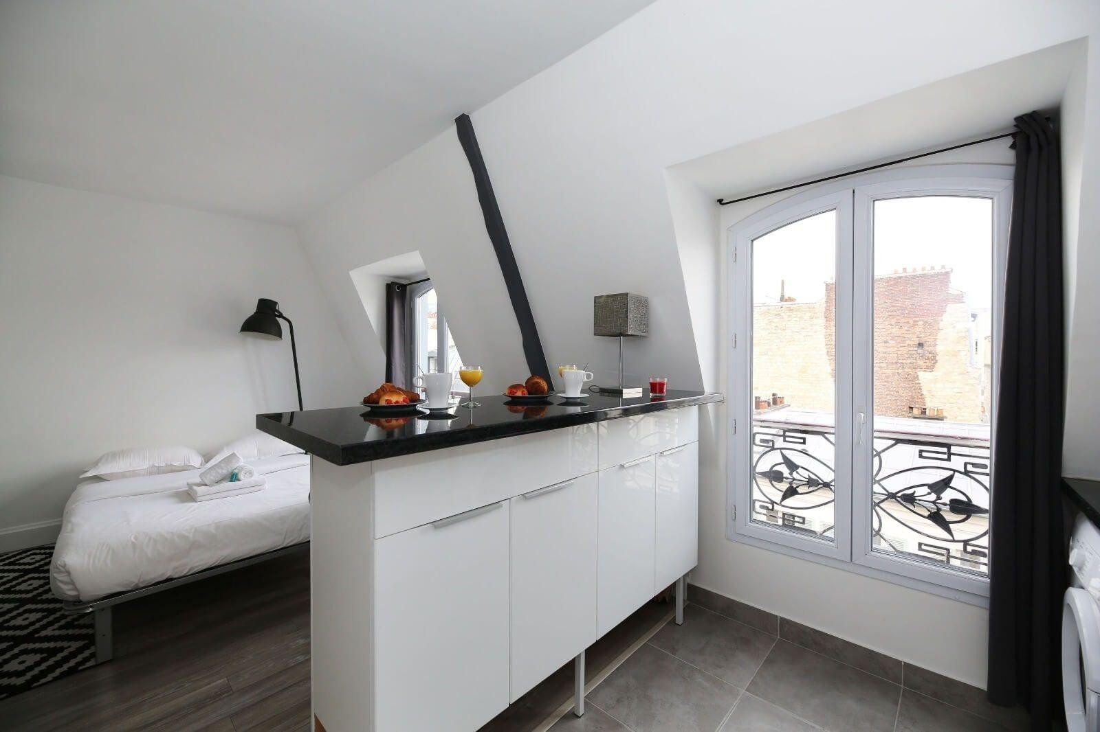 
                                                Location
                                                 Superbe studio meublé 23m² proche marché Poncelet