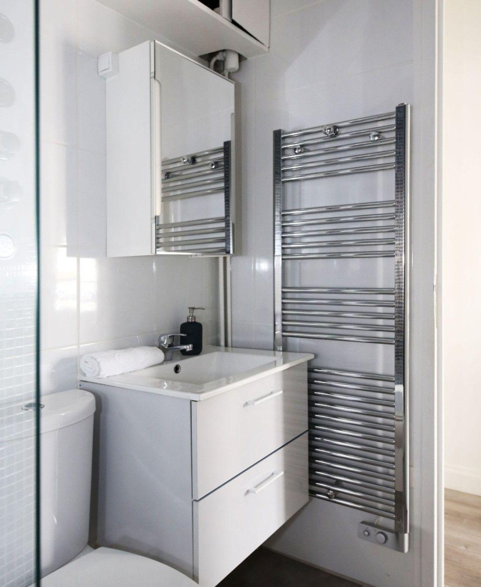 
                                                Location
                                                 Superbe studio meublé 23m² proche marché Poncelet