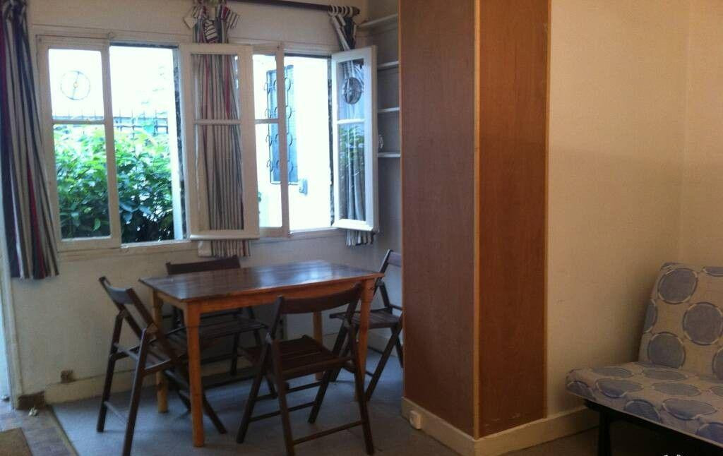 
                                                Location
                                                 Superbe studio meublé 25m² maisonnette sur cour