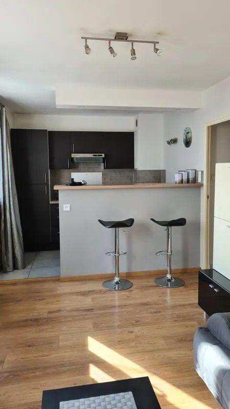 
                                                Location
                                                 Superbe studio meublé 27m² centre ville Bughes