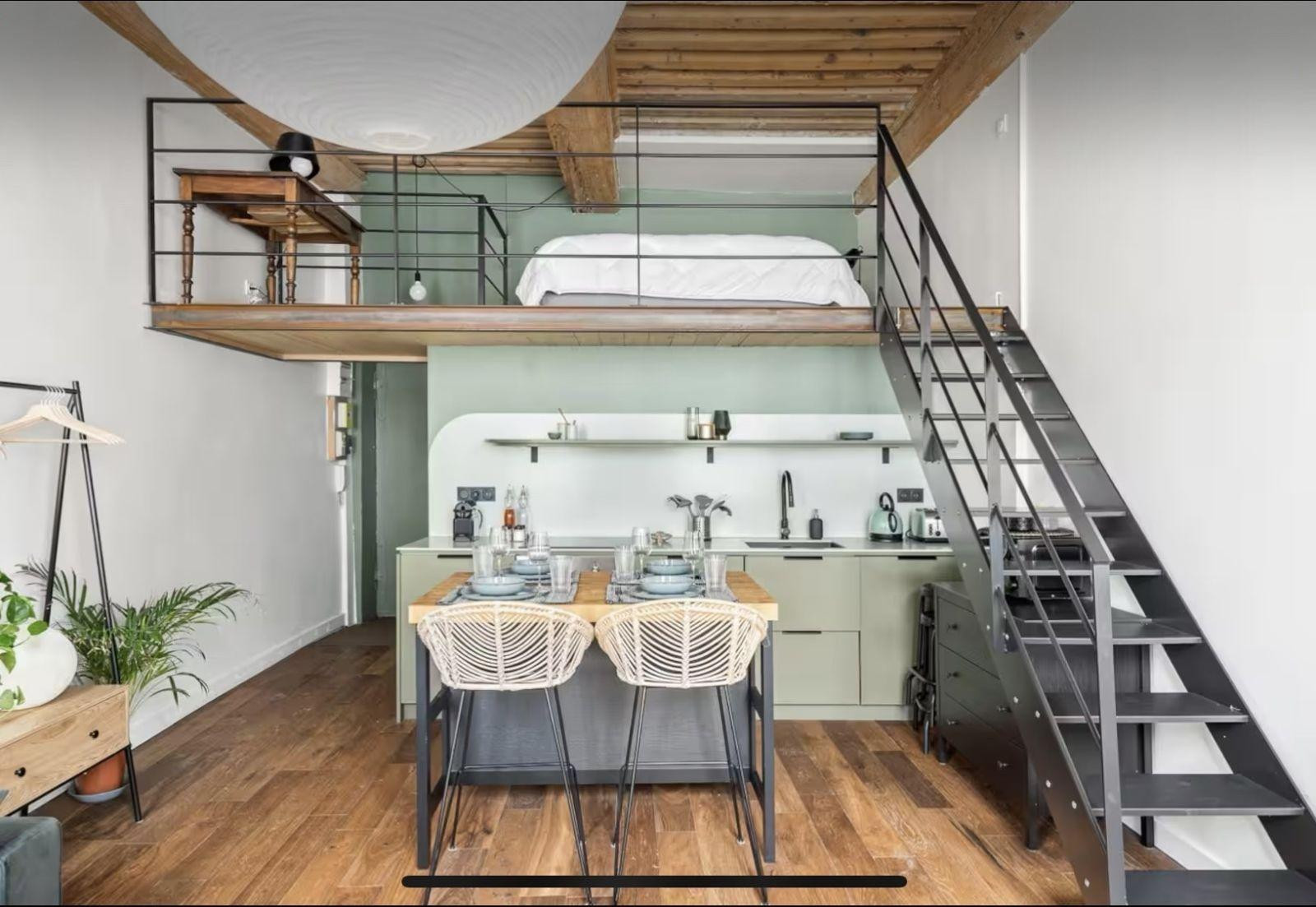 
                                                Location
                                                 Superbe studio meublé 31m² (42m² au sol)