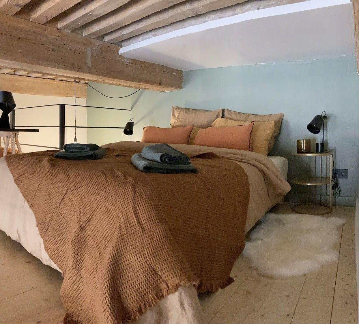 
                                                Location
                                                 Superbe studio meublé 31m² (42m² au sol)