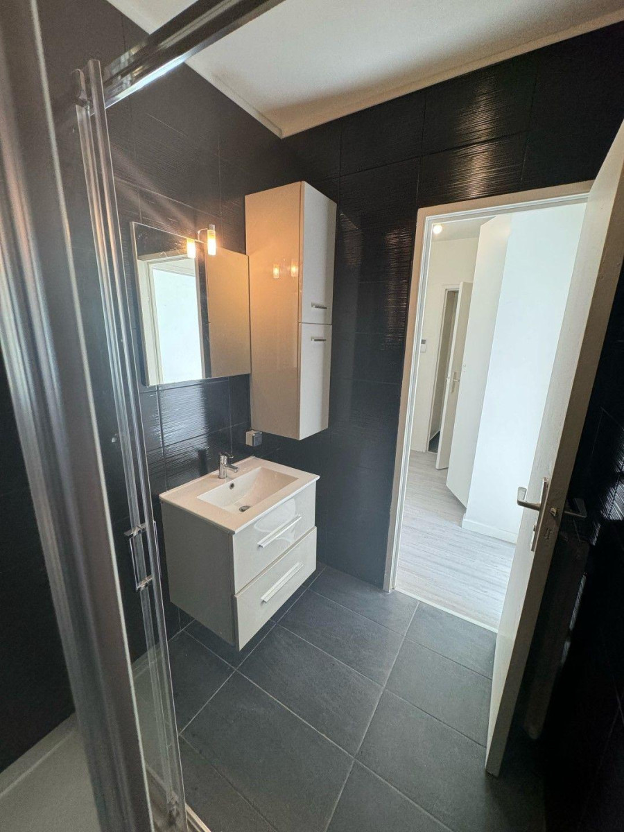 
                                                Location
                                                 Superbe studio meublé 31m² avec terrasse