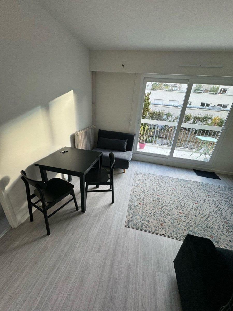 
                                                Location
                                                 Superbe studio meublé 31m² avec terrasse