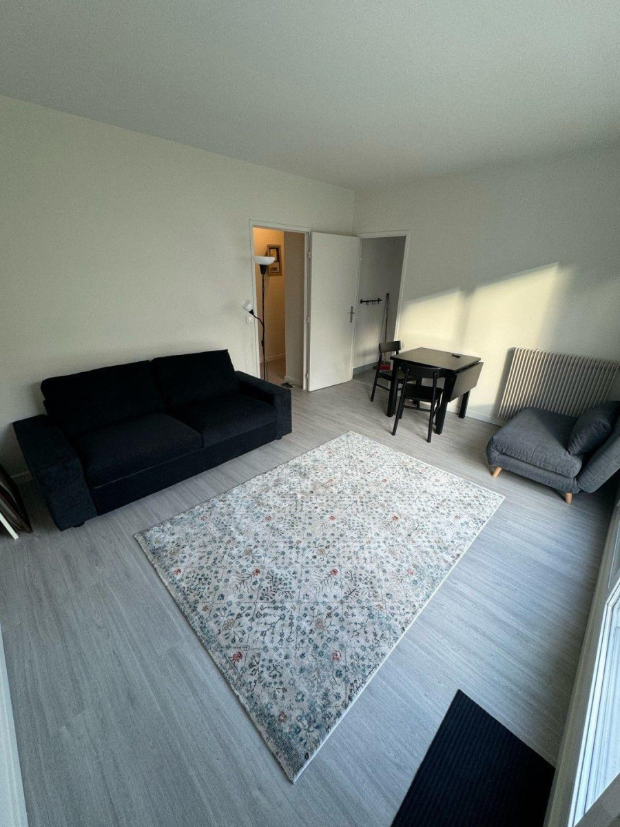 
                                                Location
                                                 Superbe studio meublé 31m² avec terrasse