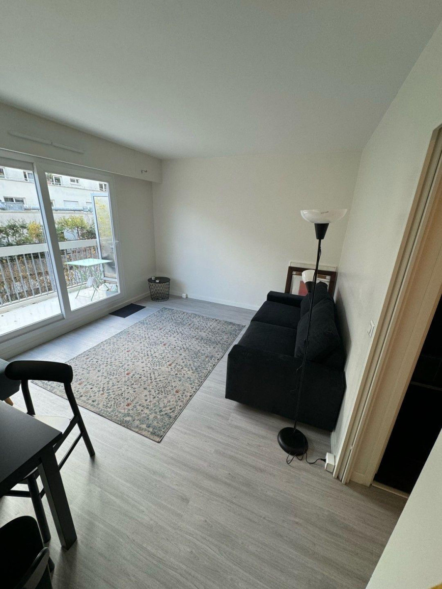 
                                                Location
                                                 Superbe studio meublé 31m² avec terrasse