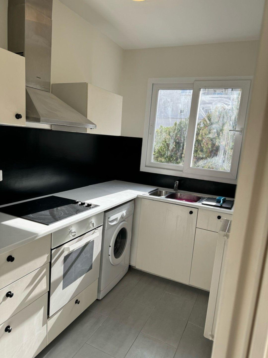 
                                                Location
                                                 Superbe studio meublé 31m² avec terrasse