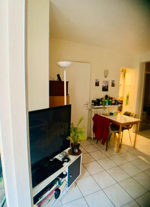 
                                                Location
                                                 Superbe studio meublé 32m² Paris 17ème
