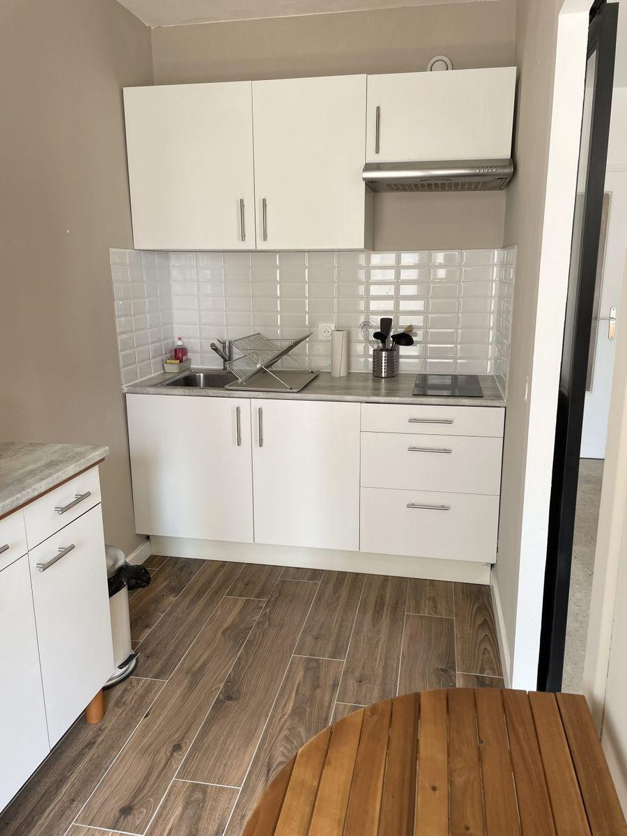 
                                                Location
                                                 Superbe Studio meublé 32m2 à Marseille La Timone