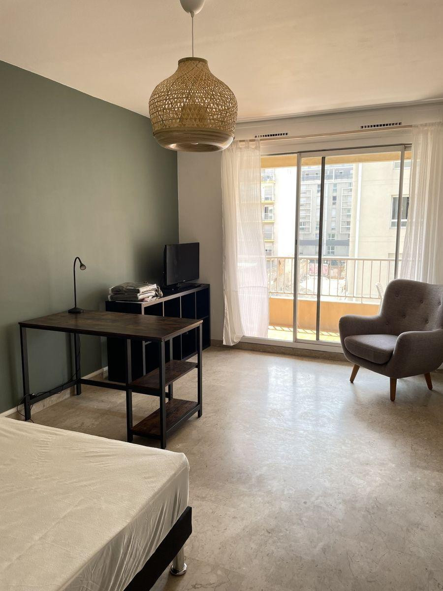 
                                                Location
                                                 Superbe Studio meublé 32m2 à Marseille La Timone