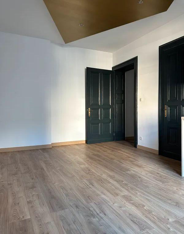 
                                                Location
                                                 Superbe studio meublé 42m2 Metz triangle impérial