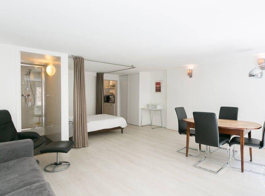 
                                                Location
                                                 Superbe studio meublé 43m² au cœur du Marais