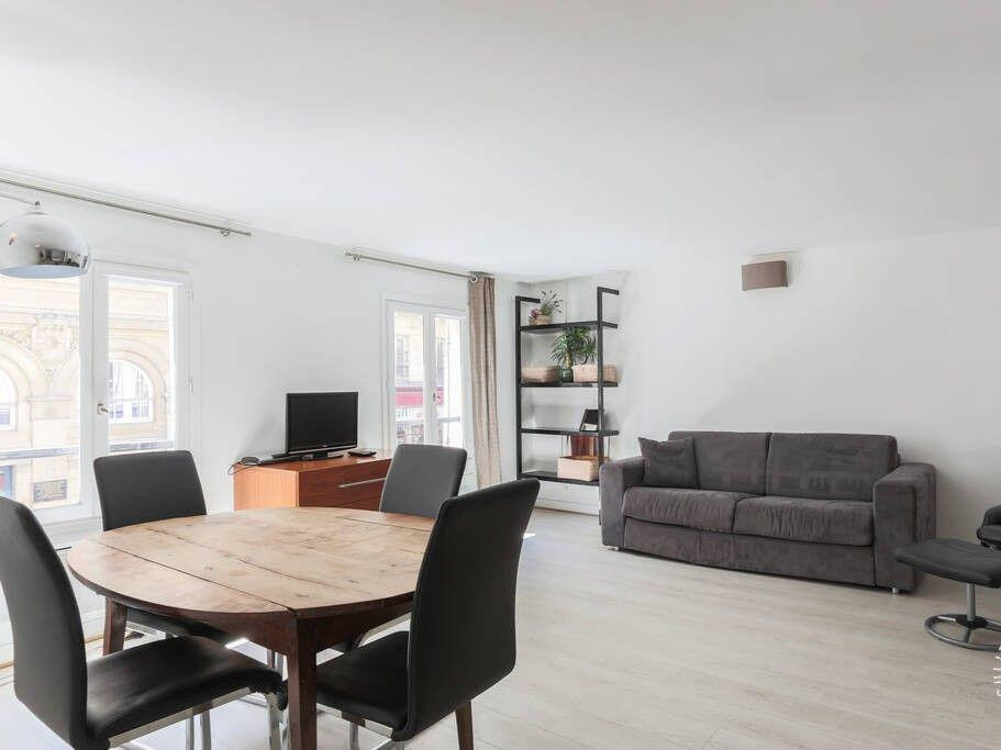 
                                                Location
                                                 Superbe studio meublé 43m² au cœur du Marais