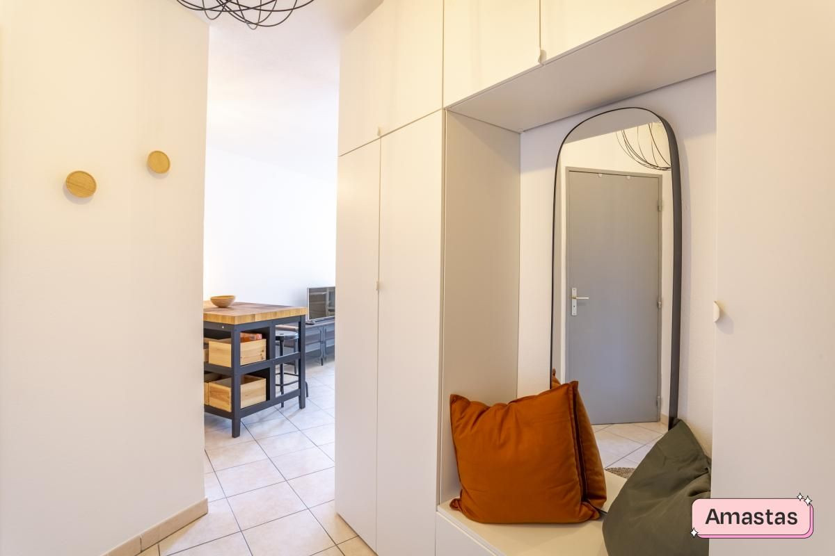 
                                                Location
                                                 Superbe studio meublé dans le 8eme arrondissement de Marseille