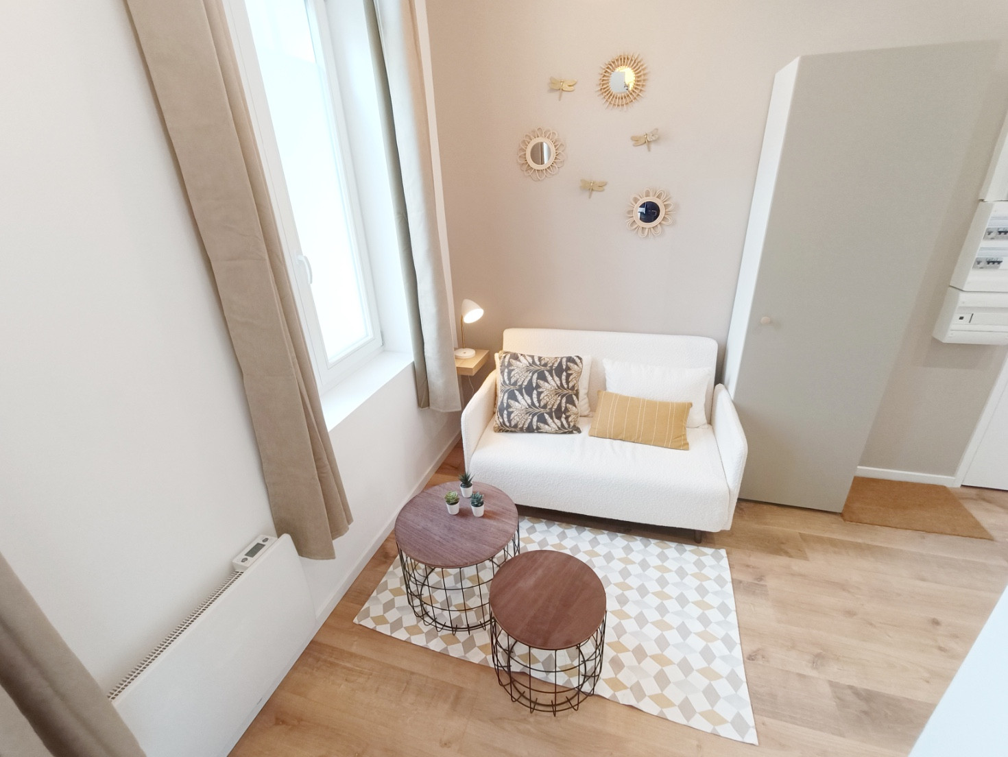 
                                                Location
                                                 Superbe Studio meublé Henriville 14.6m2