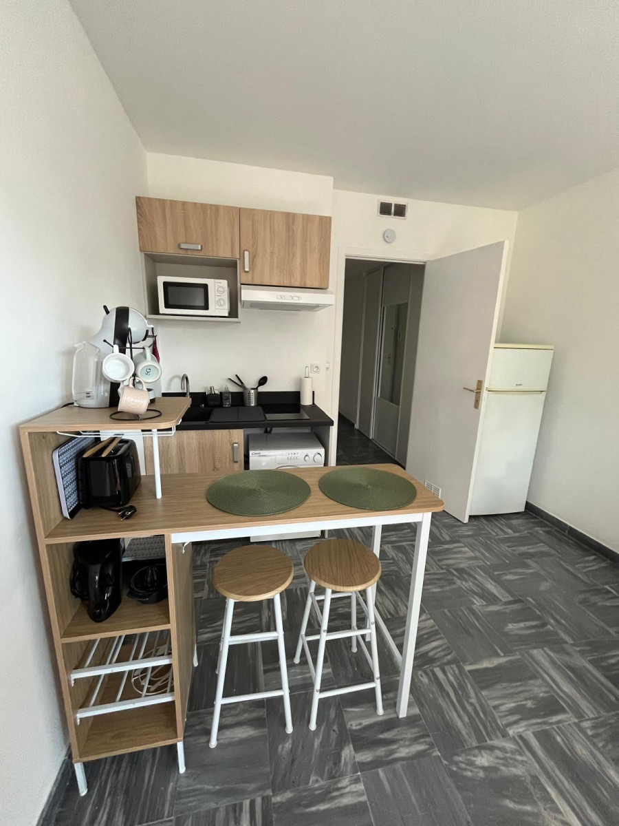 
                                                Location
                                                 Superbe studio proche gare et plages