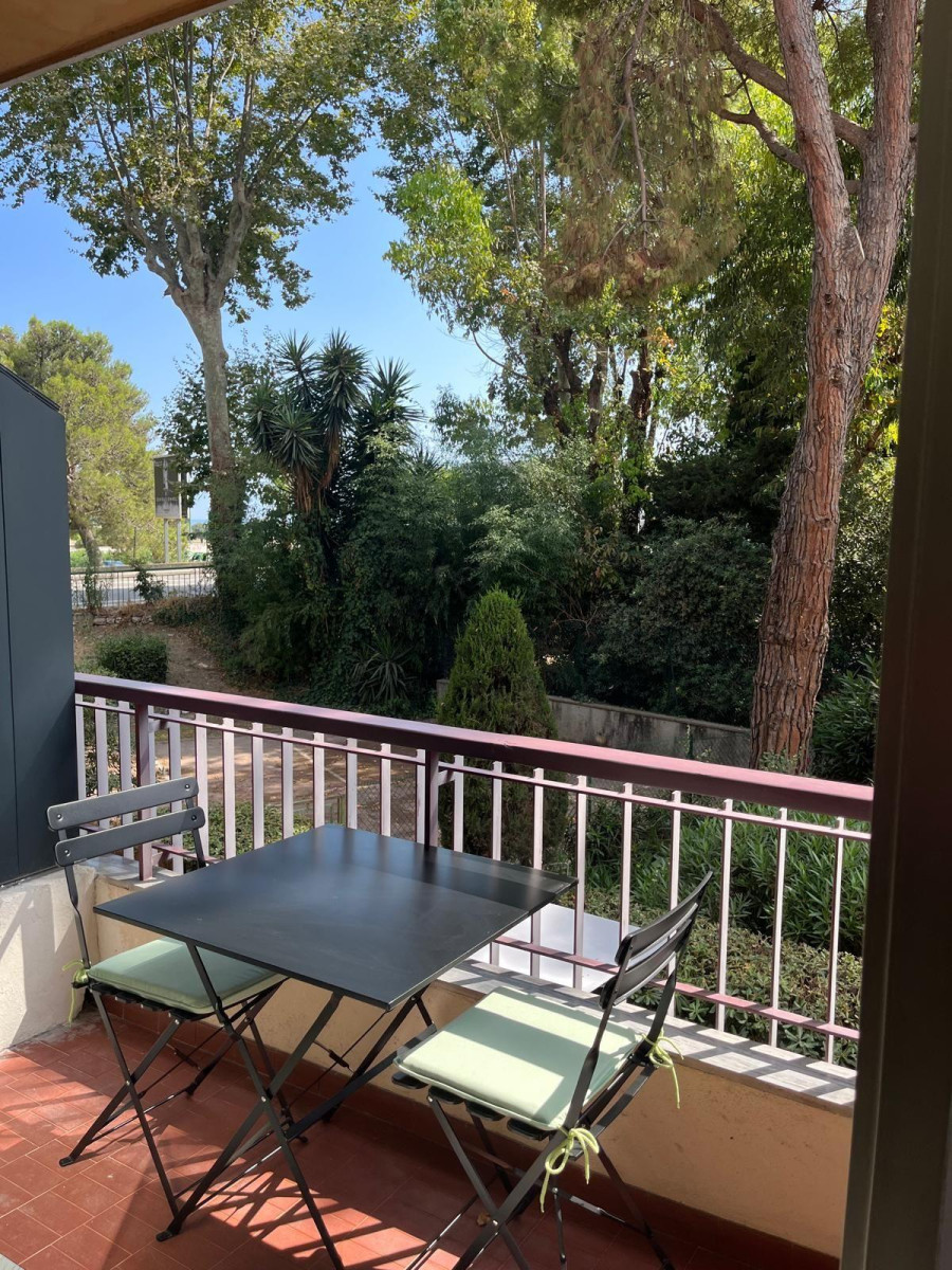 
                                                Location
                                                 Superbe studio proche gare et plages