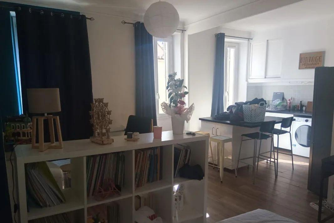 
                                                Location
                                                 Superbe studio refait à neuf et meublé 34m²
