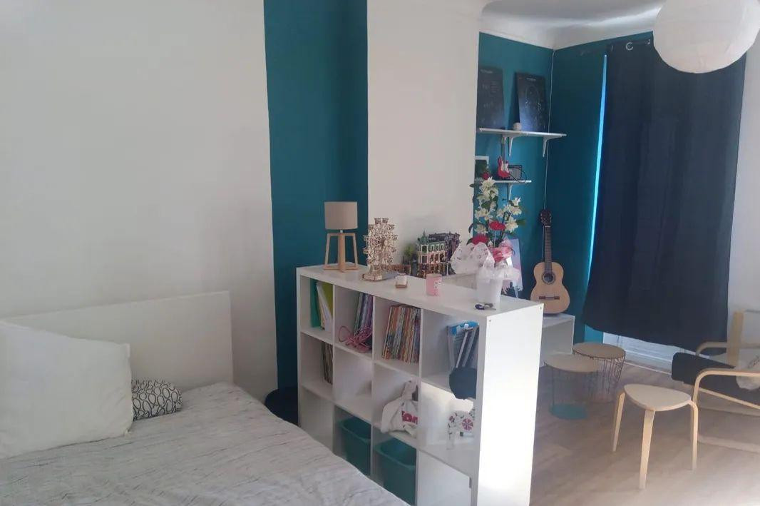 
                                                Location
                                                 Superbe studio refait à neuf et meublé 34m²