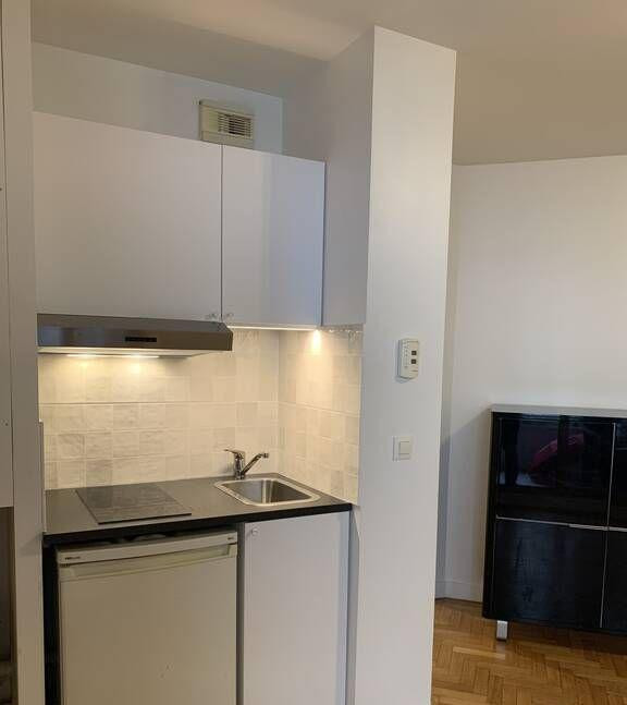 
                                                Location
                                                 Superbe studio rénové 25 m2 à Issy-les-Moulineaux