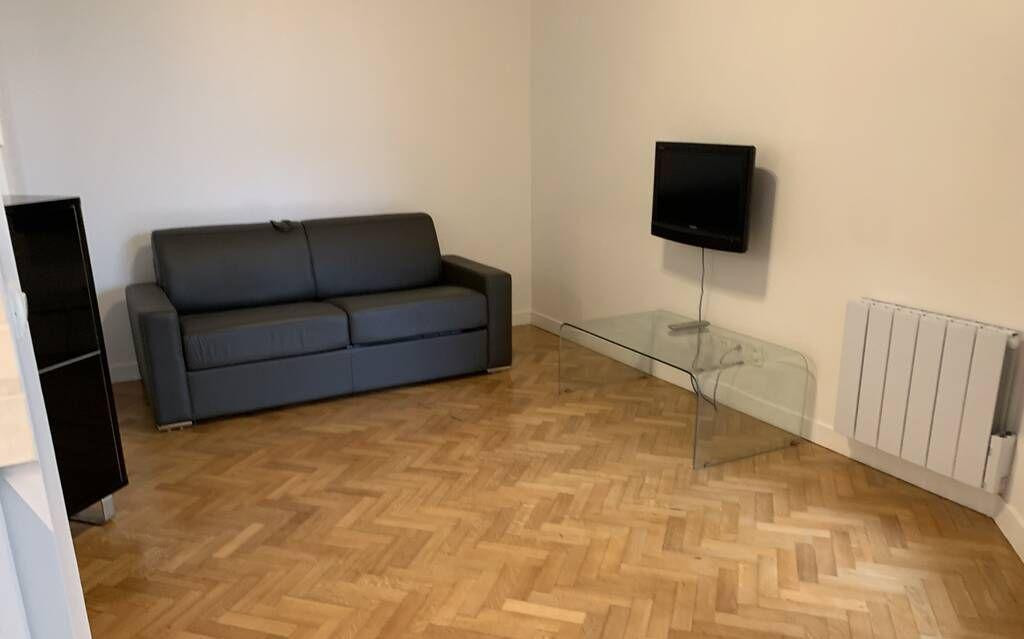 
                                                Location
                                                 Superbe studio rénové 25 m2 à Issy-les-Moulineaux