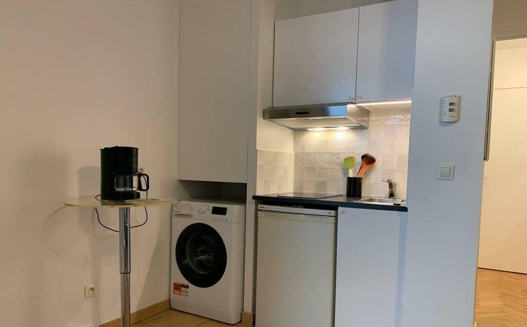 
                                                Location
                                                 Superbe studio rénové 25 m2 à Issy-les-Moulineaux