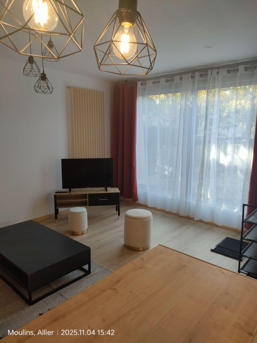 
                                                Location
                                                 Superbe T1 rez  de jardin 35m2
Rénové meublé