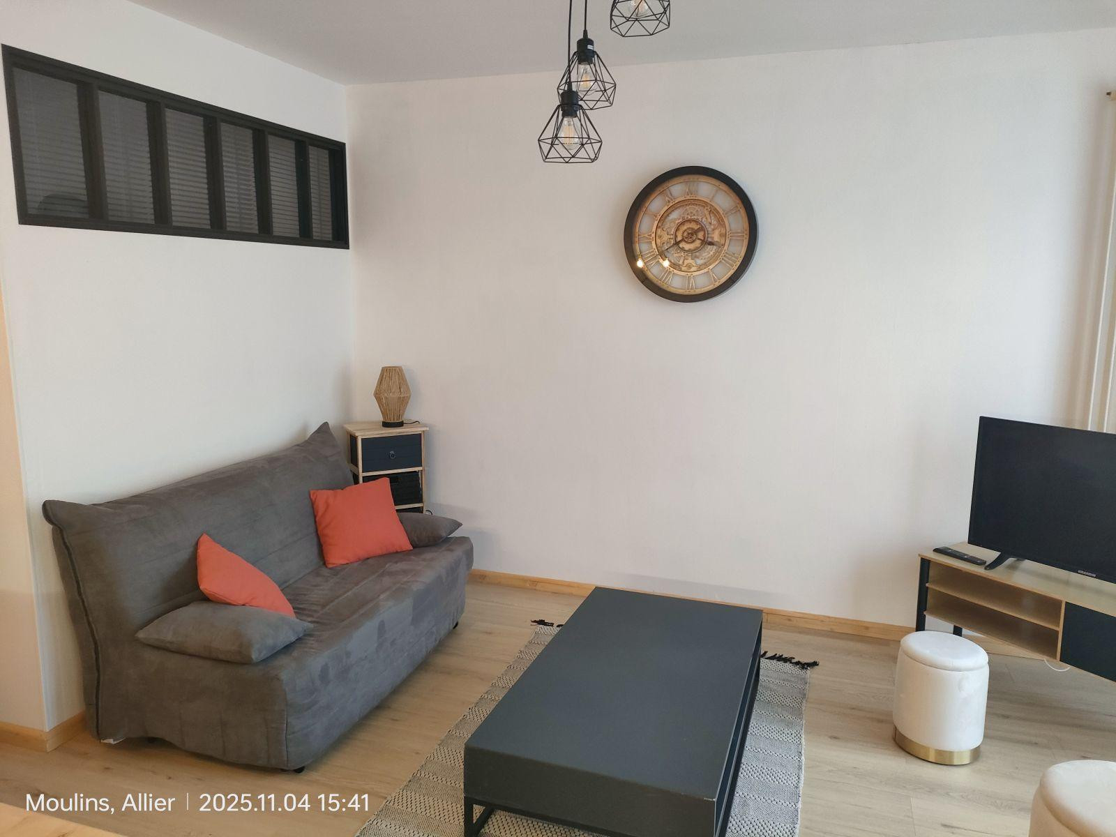 
                                                Location
                                                 Superbe T1 rez  de jardin 35m2
Rénové meublé