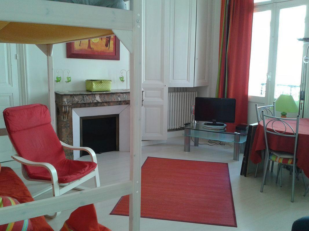 
                                                Location
                                                 Superbe T1bis meublé 33m² lumineux et idéal