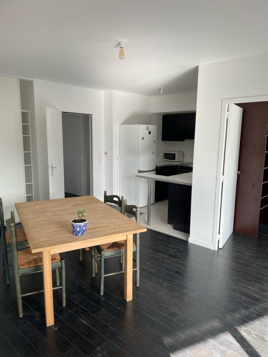 
                                                Location
                                                 Superbe T2 46m² meublé, très agréable
