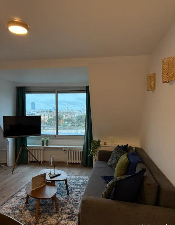 
                                                Location
                                                 Superbe T2 de 37m² Vue Tour Eiffel sans vis-à-vis
