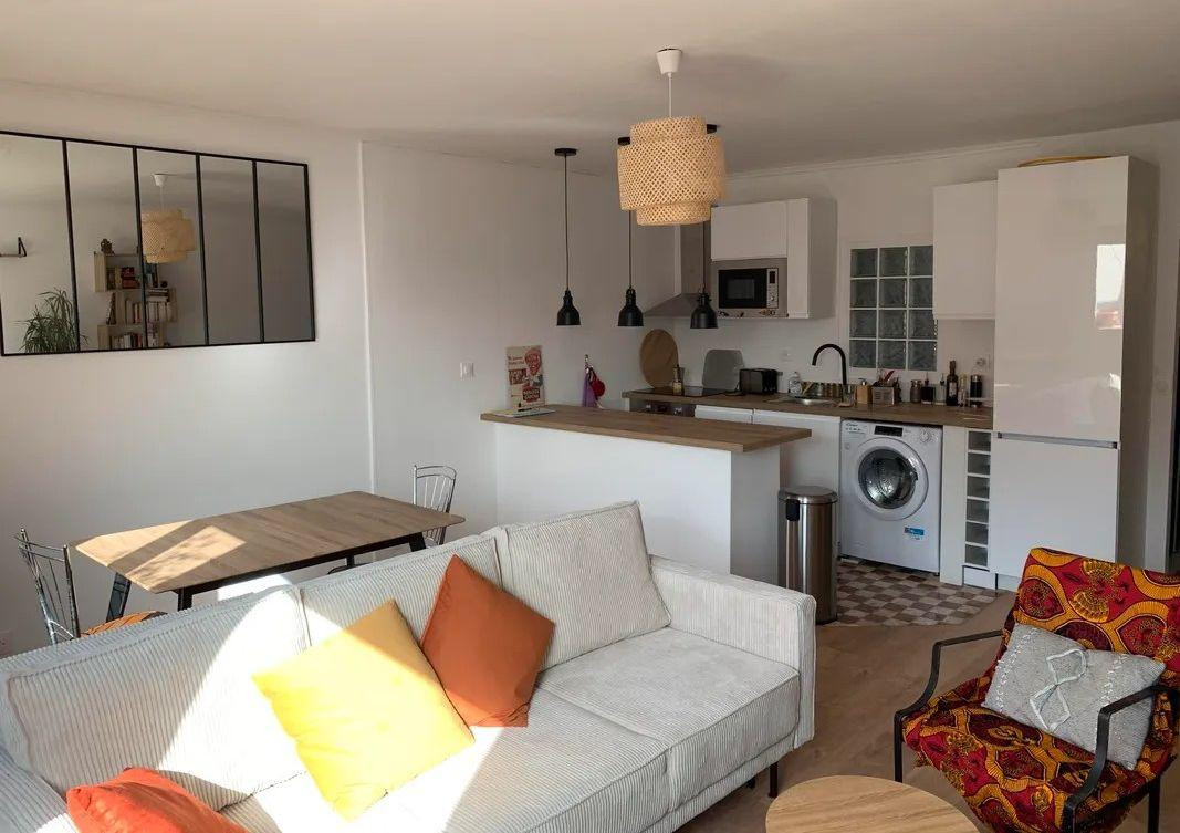
                                                Location
                                                 Superbe T2 meublé 50m² lumineux et refait à neuf