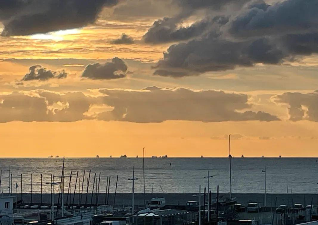 
                                                Location
                                                 Superbe T2 meublé 55m2 plage, vue mer et port