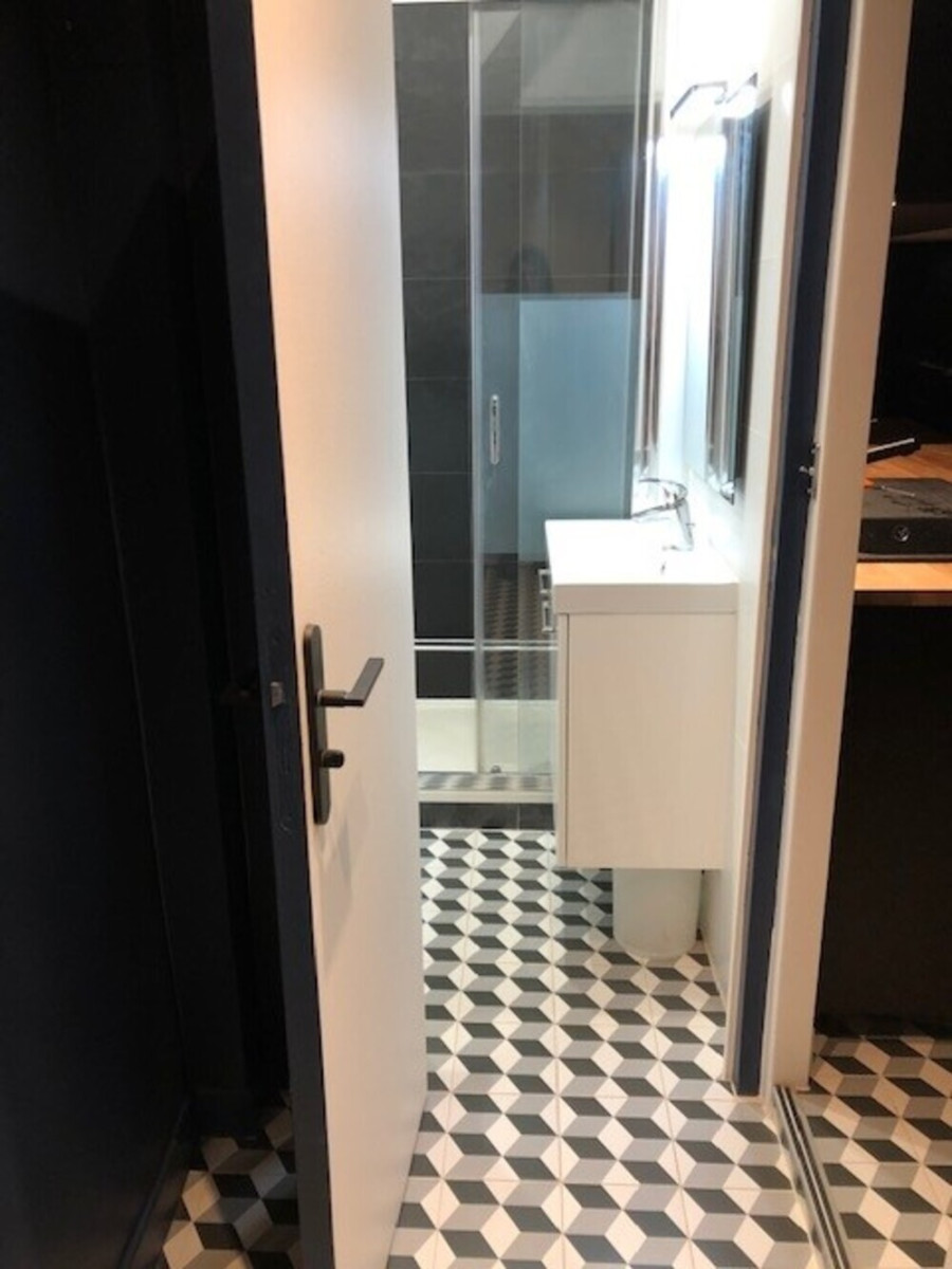 
                                                Location
                                                 Superbe T2 meublé avec balcon (Legendre)