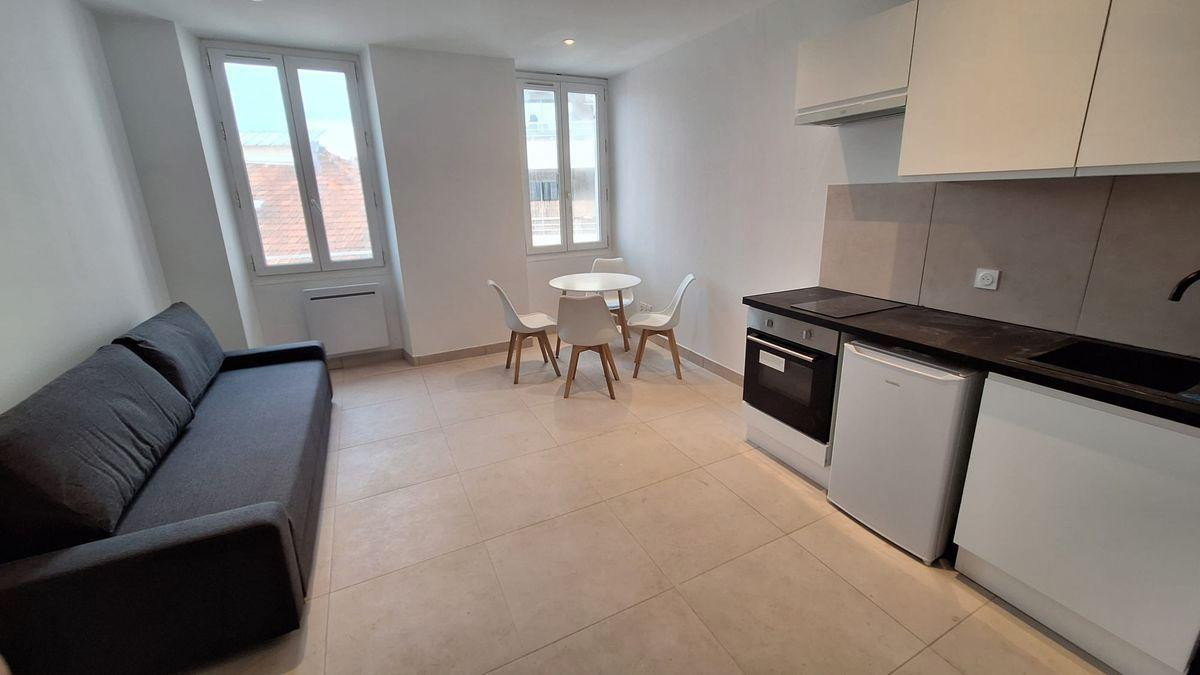 
                                                Location
                                                 Superbe T2 meublé en mezzanine au Rouet (Prado)