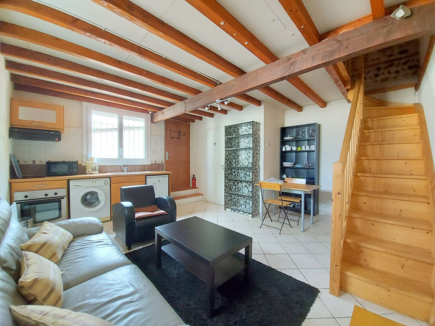 
                                                Location
                                                 Superbe T2 meublée en duplex de 39 m²