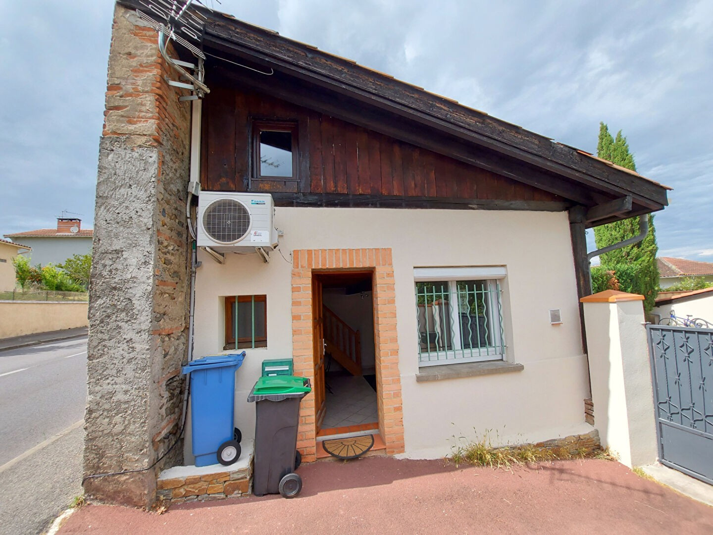 
                                                Location
                                                 Superbe T2 meublée en duplex de 39 m²