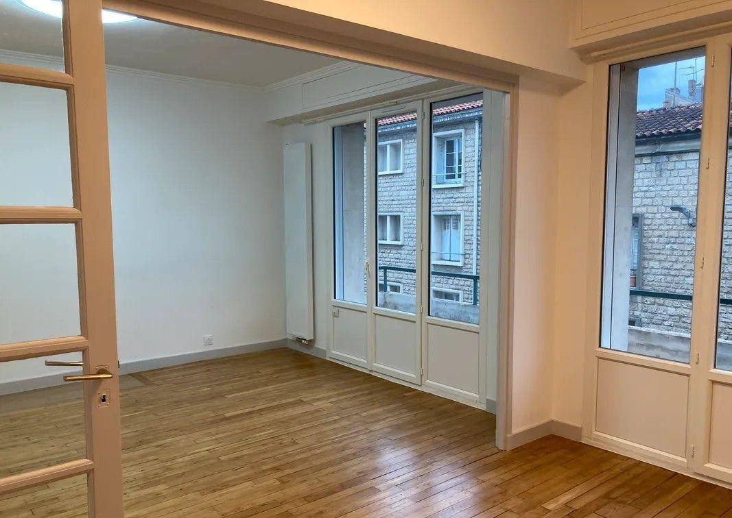 
                                                Location
                                                 Superbe T3 73m² refait à neuf Idéal famille