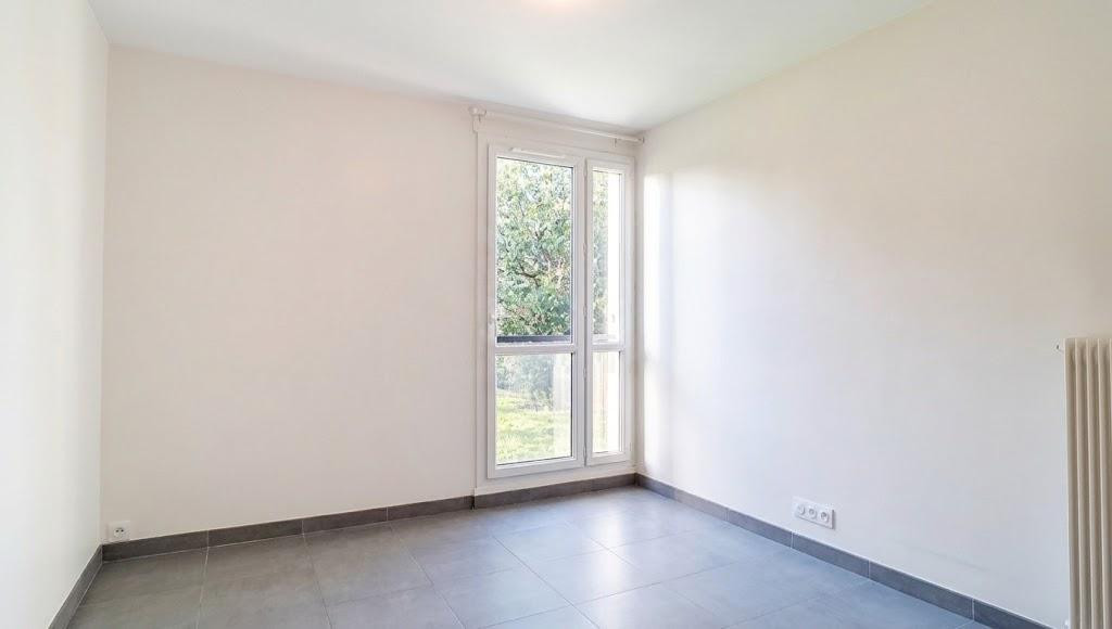 
                                                Location
                                                 Superbe T3 lumineux et moderne avec vue sur parc