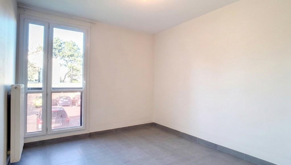 
                                                Location
                                                 Superbe T3 lumineux et moderne avec vue sur parc
