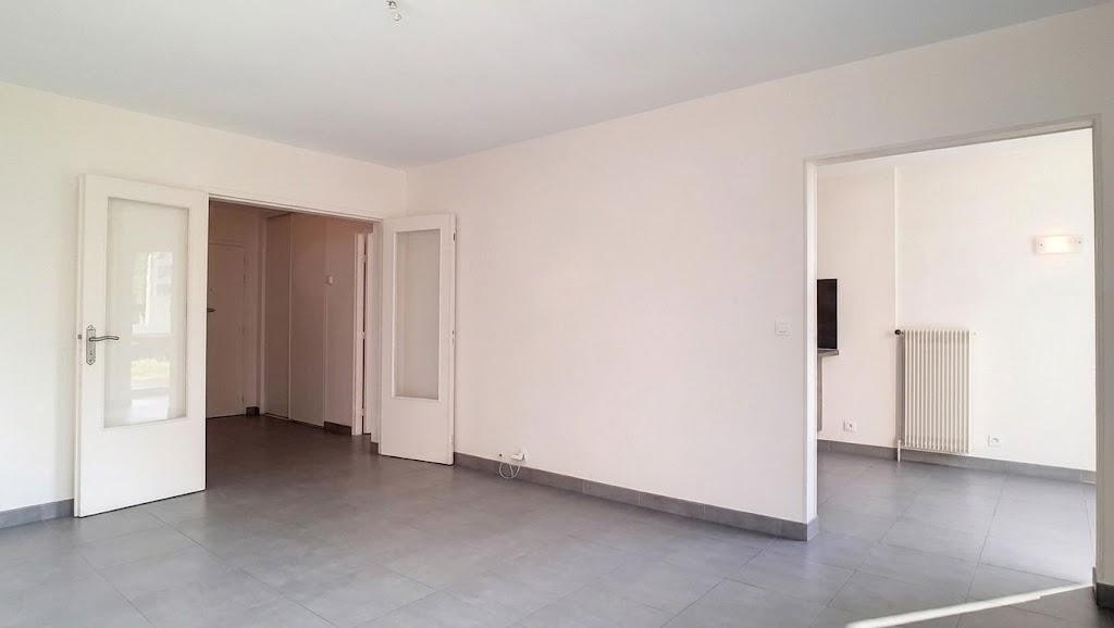 
                                                Location
                                                 Superbe T3 lumineux et moderne avec vue sur parc
