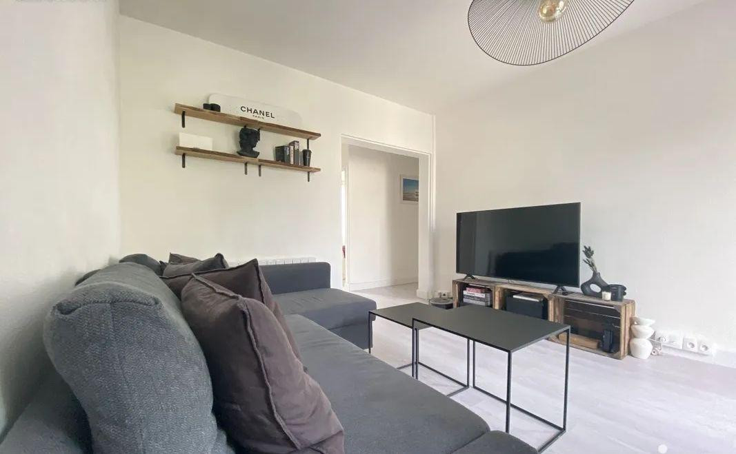 
                                                Location
                                                 Superbe T3 meublé de 52 m² quartier Graslin