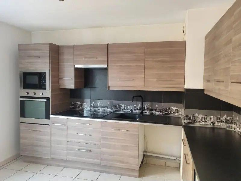 
                                                Location
                                                 Superbe T3, meublé et décoré avec goût