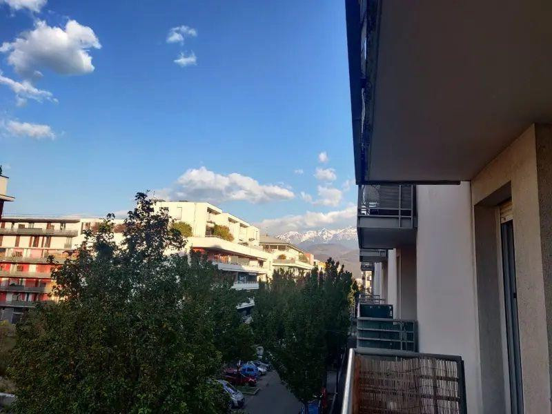 
                                                Location
                                                 Superbe T3, meublé et décoré avec goût
