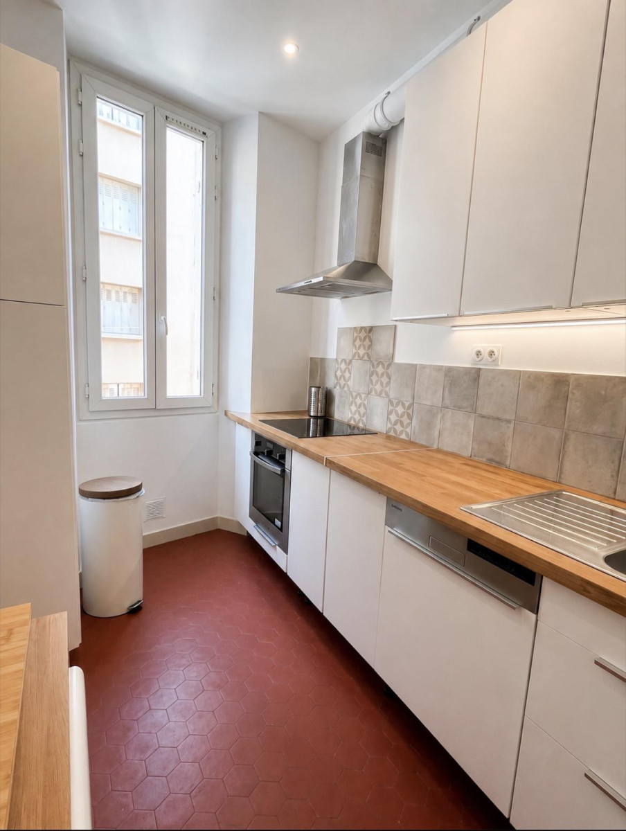 
                                                Location
                                                 Superbe T3 meublé rénové avec balcon