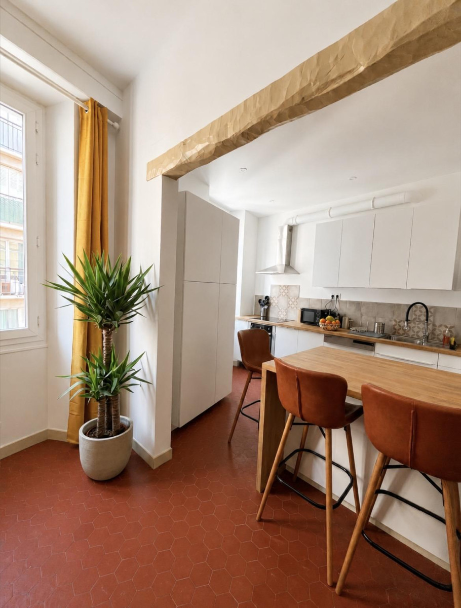 
                                                Location
                                                 Superbe T3 meublé rénové avec balcon