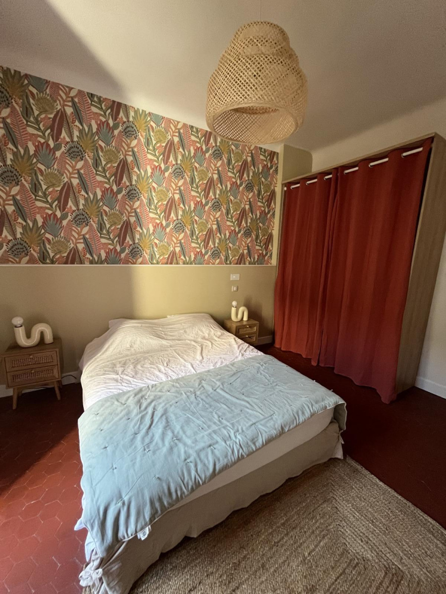 
                                                Location
                                                 Superbe T3 meublé rénové avec balcon