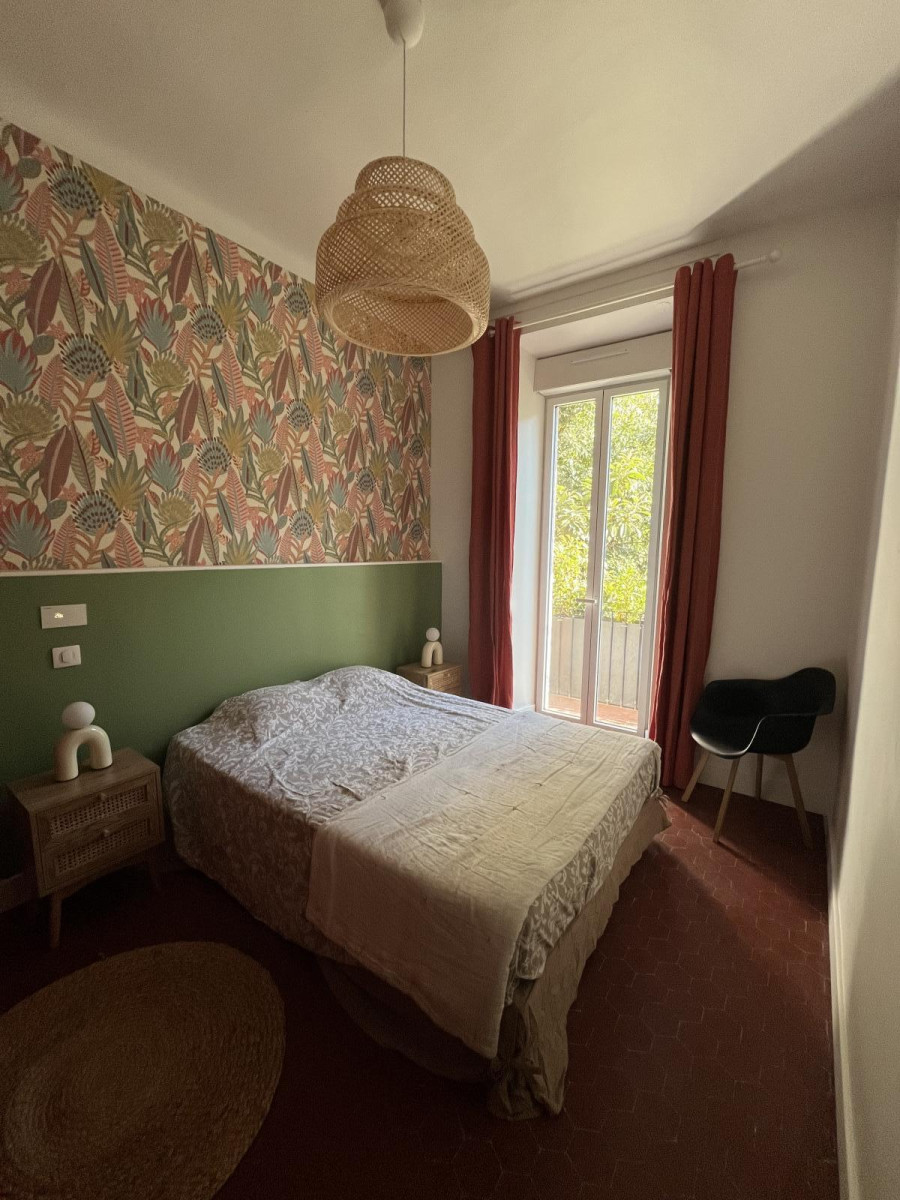 
                                                Location
                                                 Superbe T3 meublé rénové avec balcon