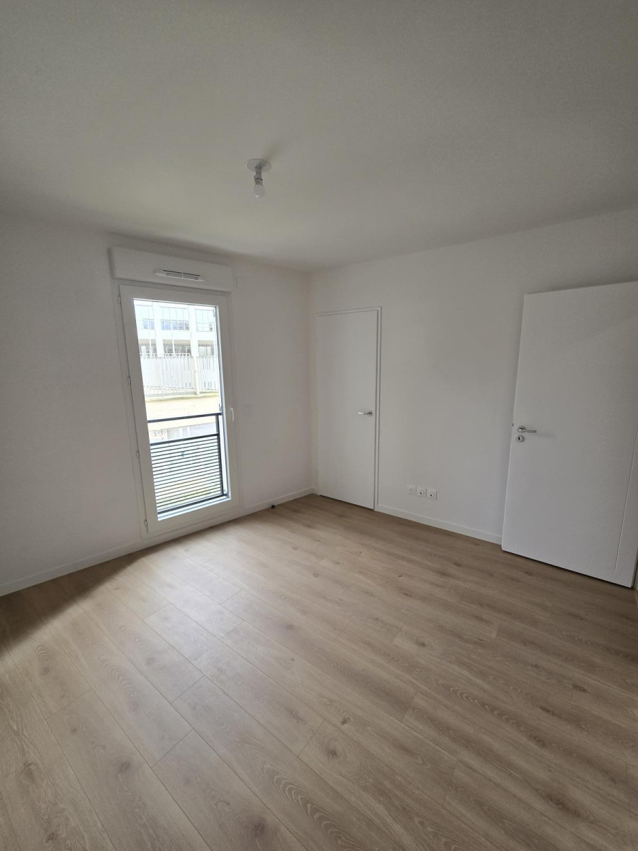 
                                                Location
                                                 Superbe T3 neuf  72m2 avec balcon et parking